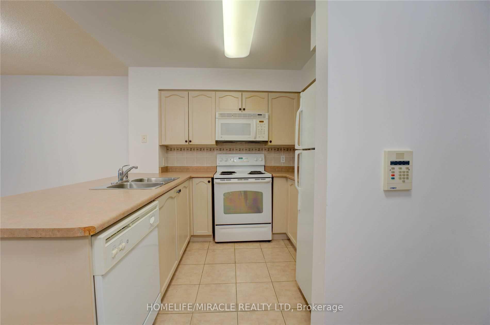 Photo 10 of Unit 1509, 30 Grand Trunk Crescent, Toronto, Waterfront Communities — HOMEH