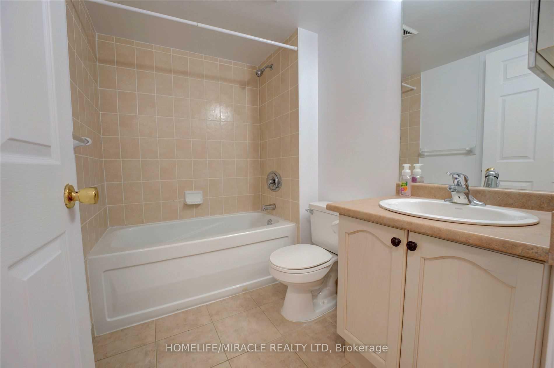 Photo 17 of Unit 1509, 30 Grand Trunk Crescent, Toronto, Waterfront Communities — HOMEH