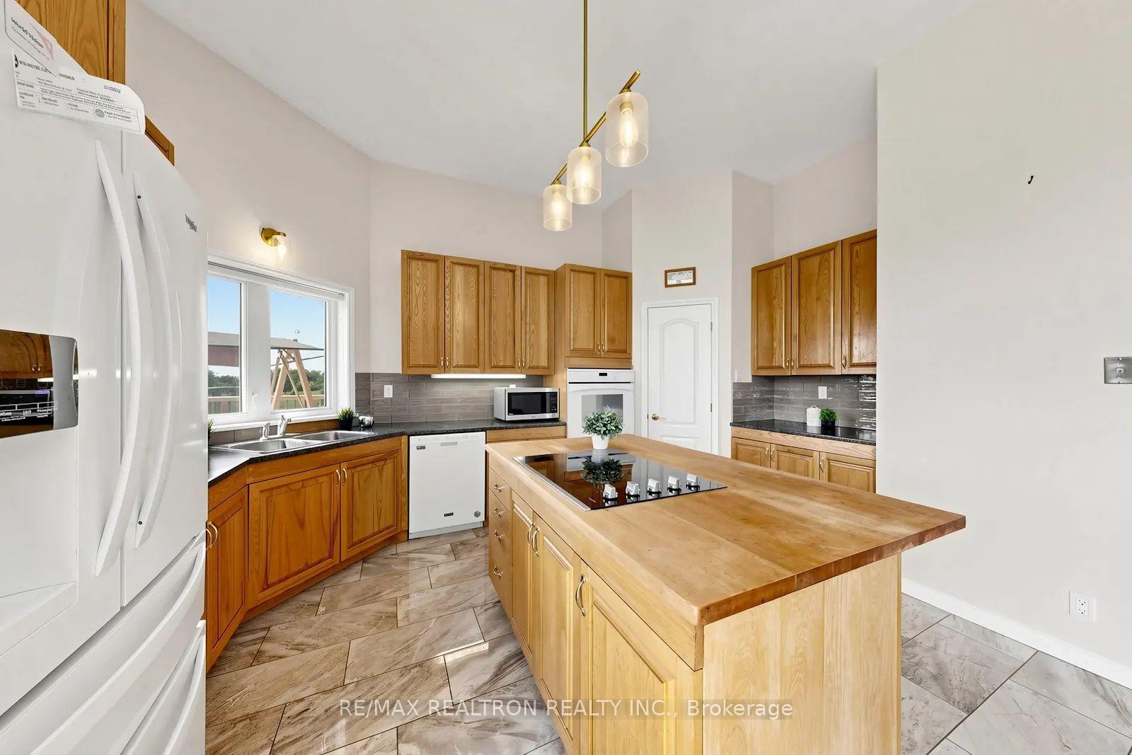 Photo 16 of 19305 Loyalist Parkway, Prince Edward County, Hillier Ward — HOMEH