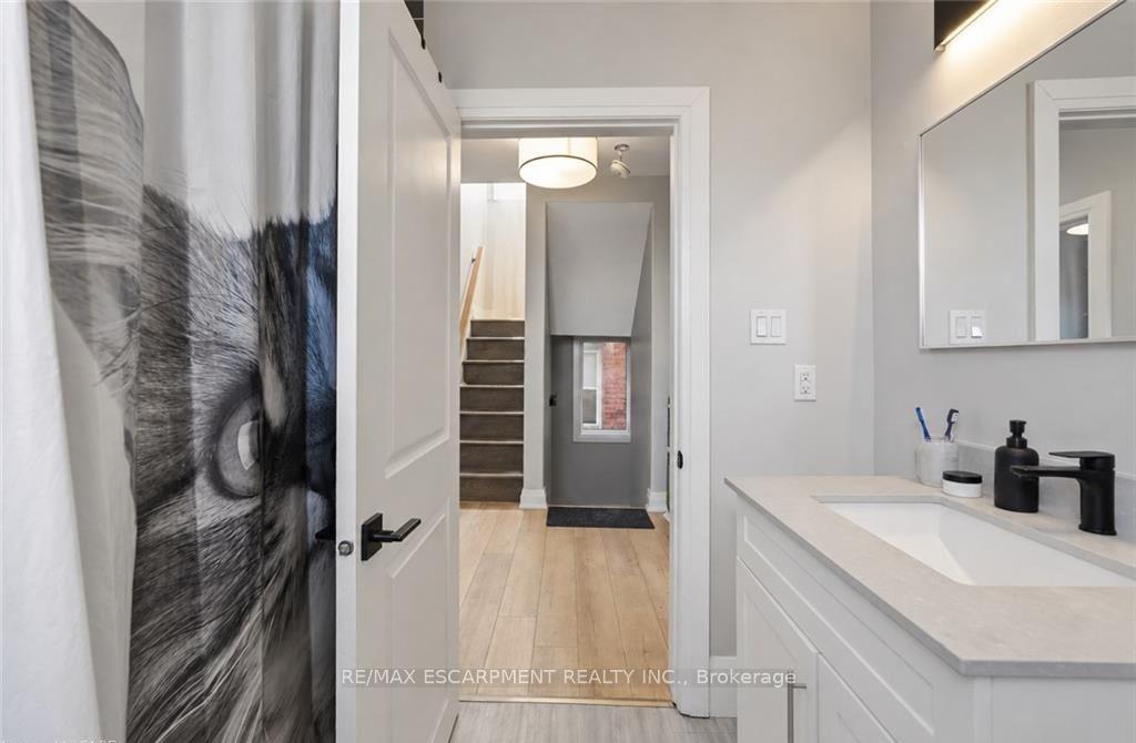 Photo 20 of 106 Barnesdale Avenue N, Hamilton, Stipley — HOMEH