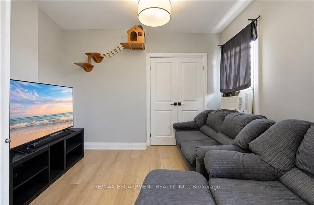 Photo 25 of 106 Barnesdale Avenue N, Hamilton, Stipley — HOMEH