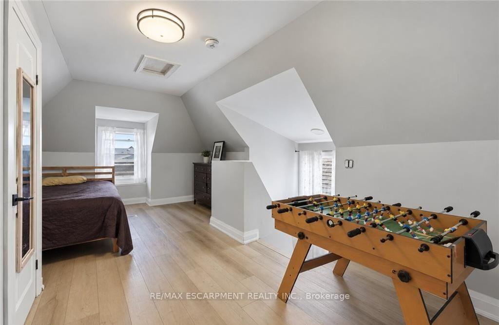 Photo 32 of 106 Barnesdale Avenue N, Hamilton, Stipley — HOMEH