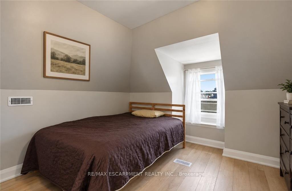 Photo 33 of 106 Barnesdale Avenue N, Hamilton, Stipley — HOMEH