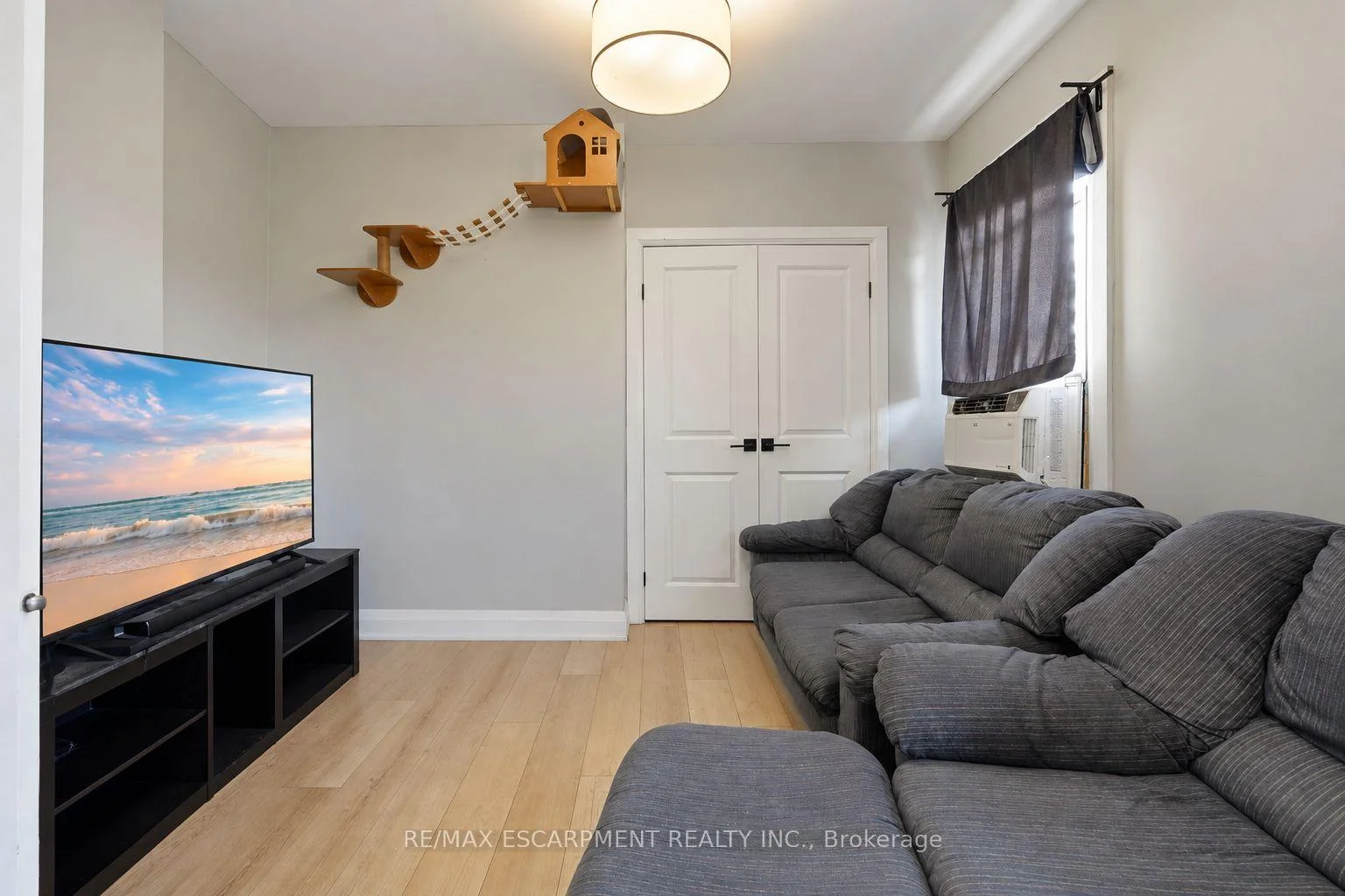 Photo 38 of 106 Barnesdale Avenue N, Hamilton, Stipley — HOMEH