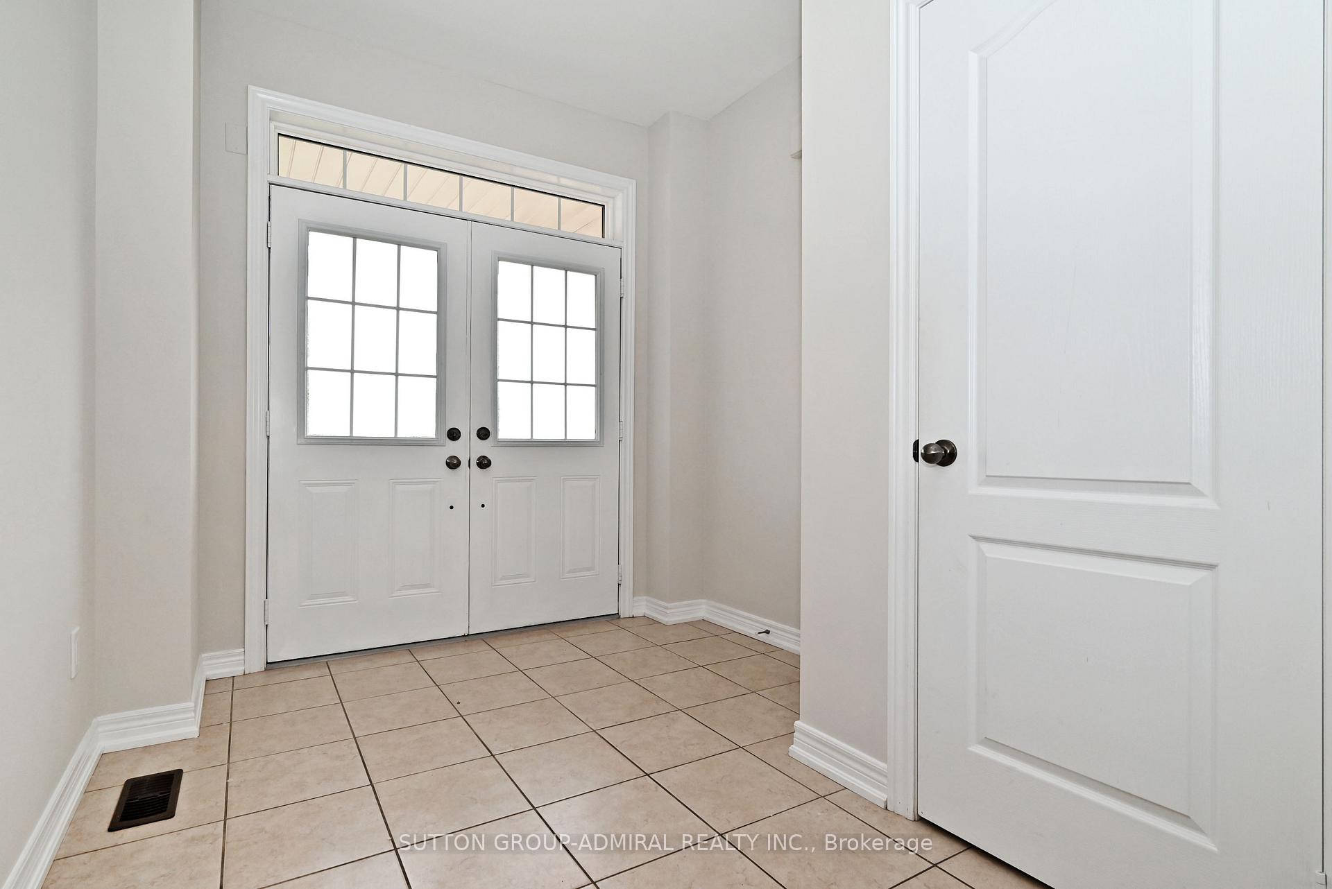 Photo 3 of 110 Southdown Avenue, Vaughan, Patterson — HOMEH