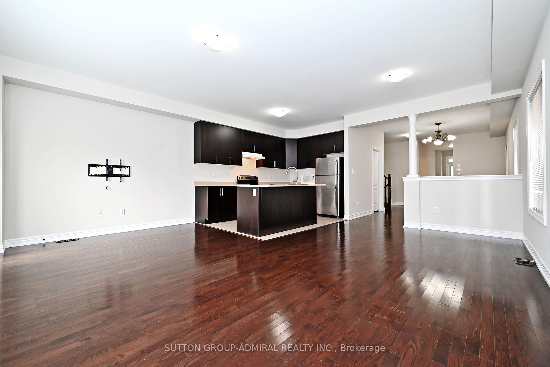 Photo 15 of 110 Southdown Avenue, Vaughan, Patterson — HOMEH