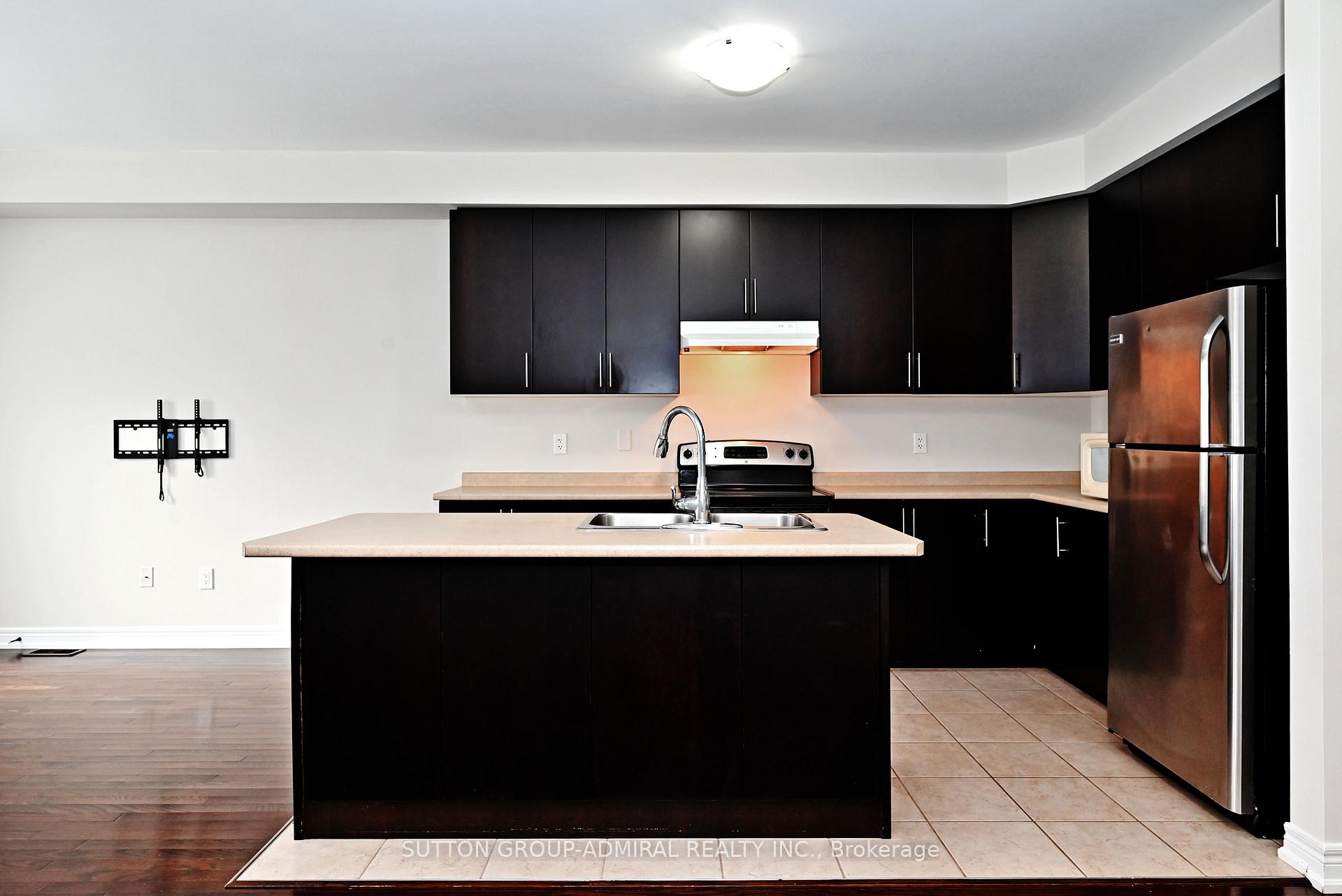 Photo 21 of 110 Southdown Avenue, Vaughan, Patterson — HOMEH