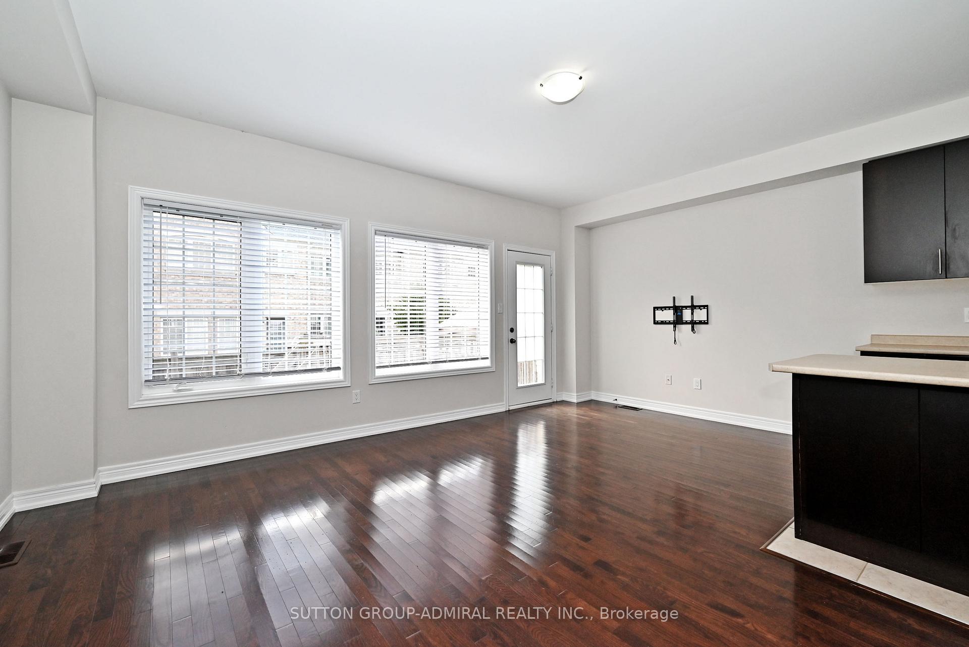 Photo 37 of 110 Southdown Avenue, Vaughan, Patterson — HOMEH