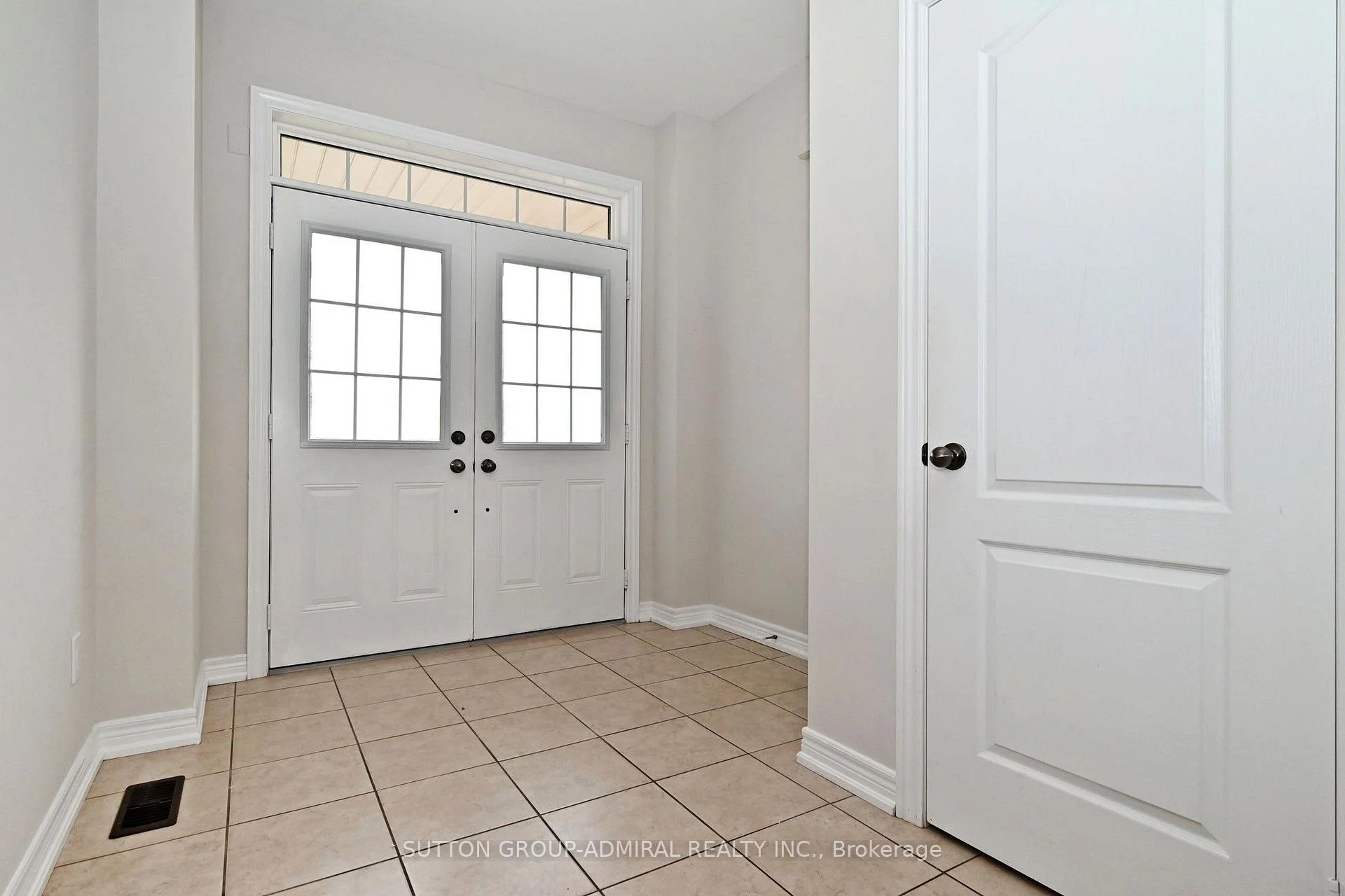 Photo 4 of 110 Southdown Avenue, Vaughan, Patterson — HOMEH