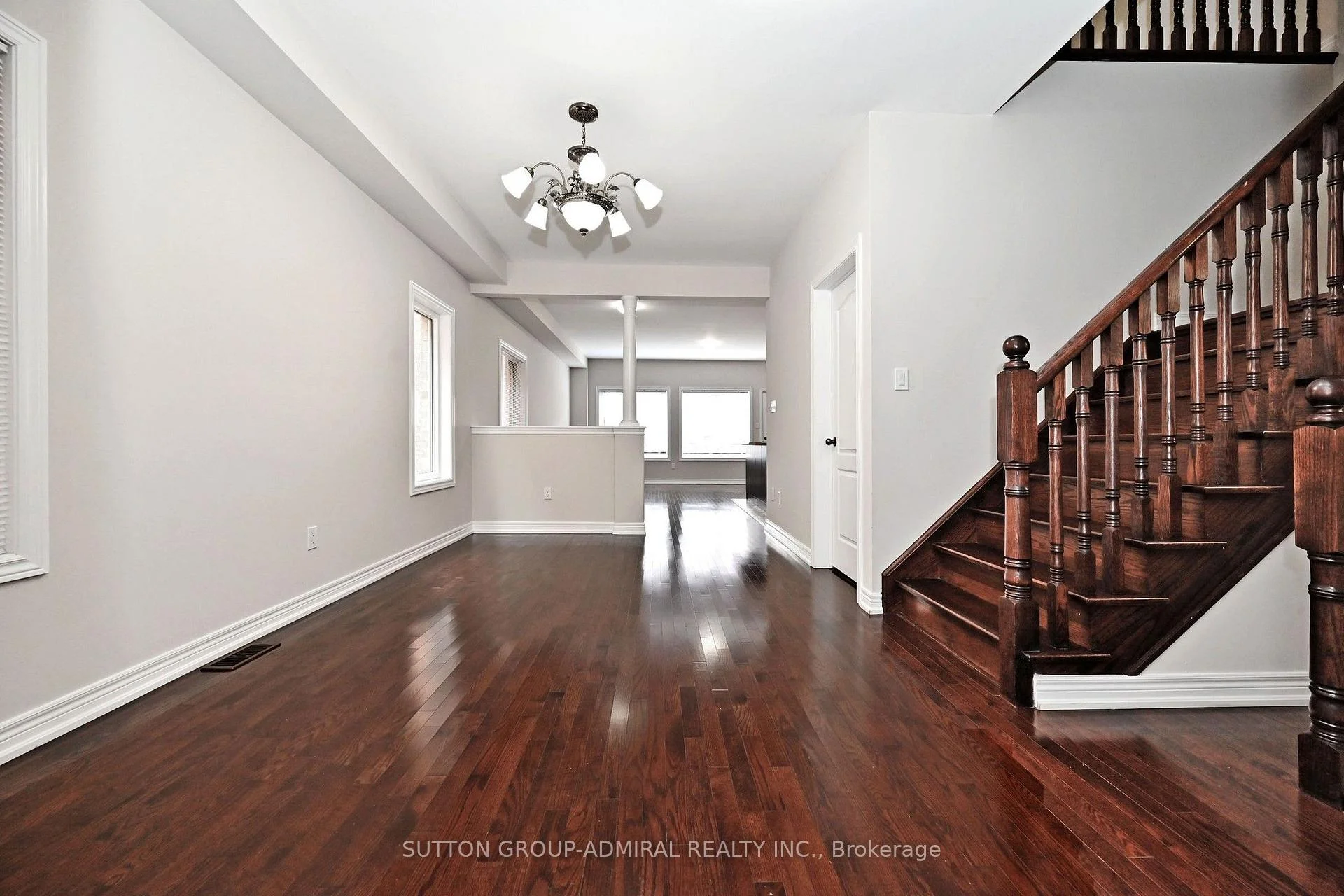Photo 8 of 110 Southdown Avenue, Vaughan, Patterson — HOMEH