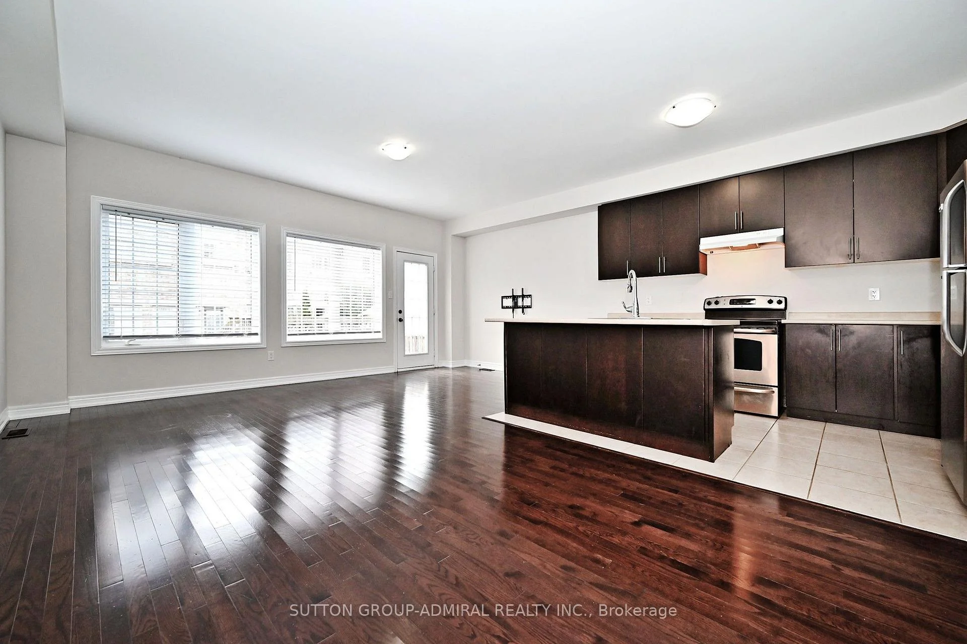 Photo 12 of 110 Southdown Avenue, Vaughan, Patterson — HOMEH
