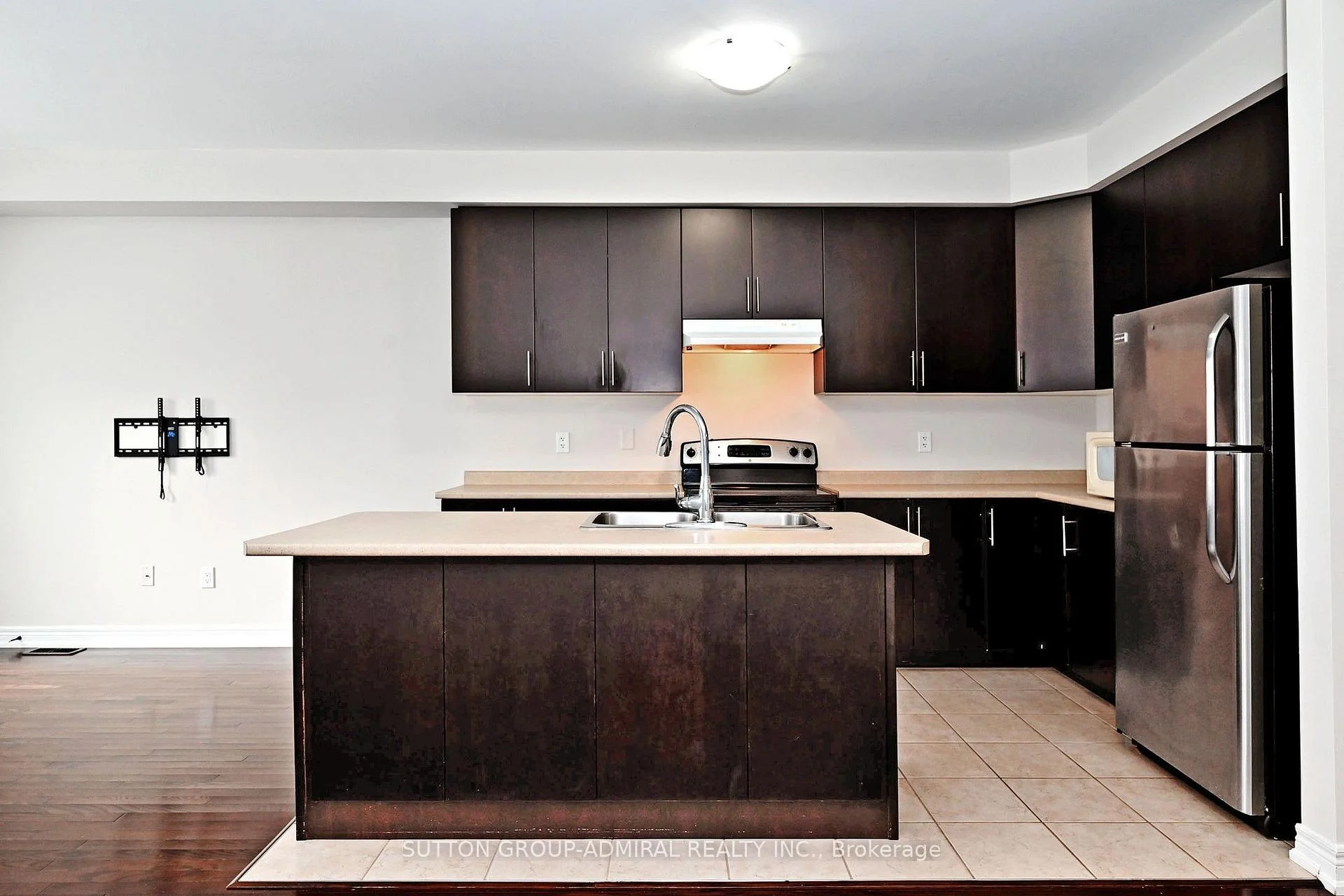 Photo 20 of 110 Southdown Avenue, Vaughan, Patterson — HOMEH