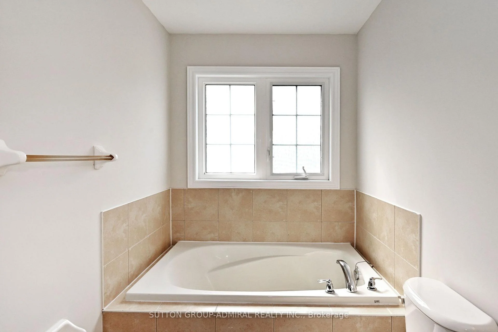 Photo 56 of 110 Southdown Avenue, Vaughan, Patterson — HOMEH