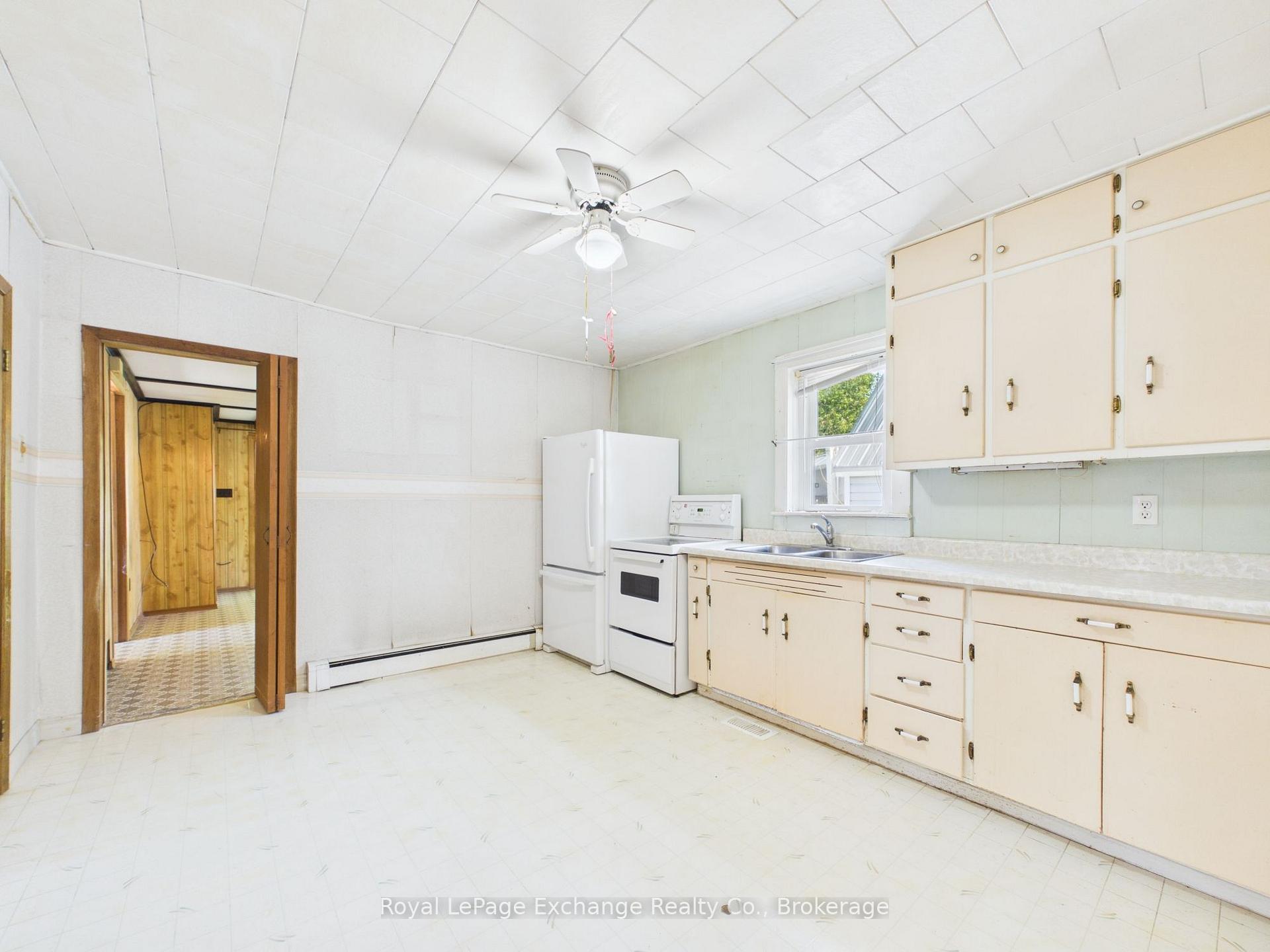 Photo 6 of 856 Olde Victoria Street, Kincardine — HOMEH