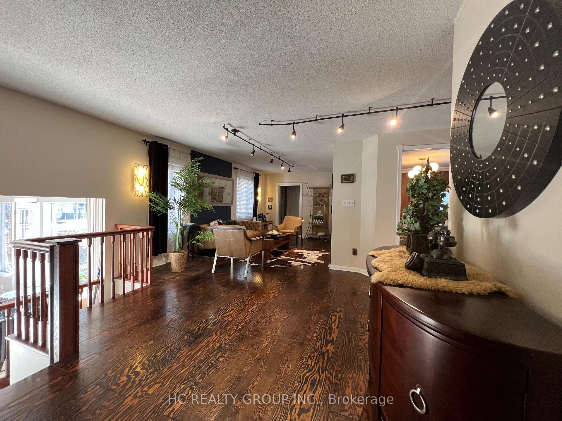 Photo 11 of 75 Shilton Road, Scarborough, Agincourt South-Malvern West — HOMEH