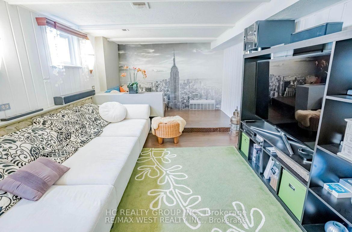 Photo 31 of 75 Shilton Road, Scarborough, Agincourt South-Malvern West — HOMEH