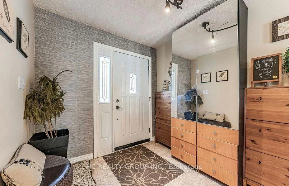 Photo 7 of 75 Shilton Road, Scarborough, Agincourt South-Malvern West — HOMEH