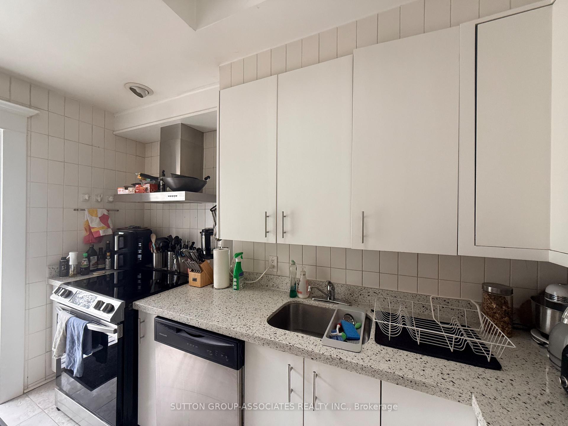 Photo 12 of Unit Upper, 184 Madison Avenue, Toronto, The Annex — HOMEH