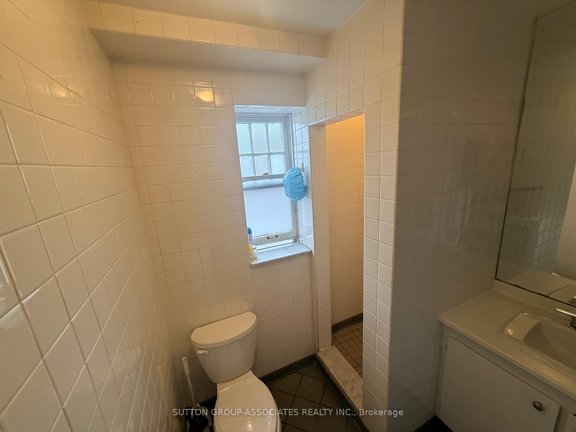 Photo 19 of Unit Upper, 184 Madison Avenue, Toronto, The Annex — HOMEH