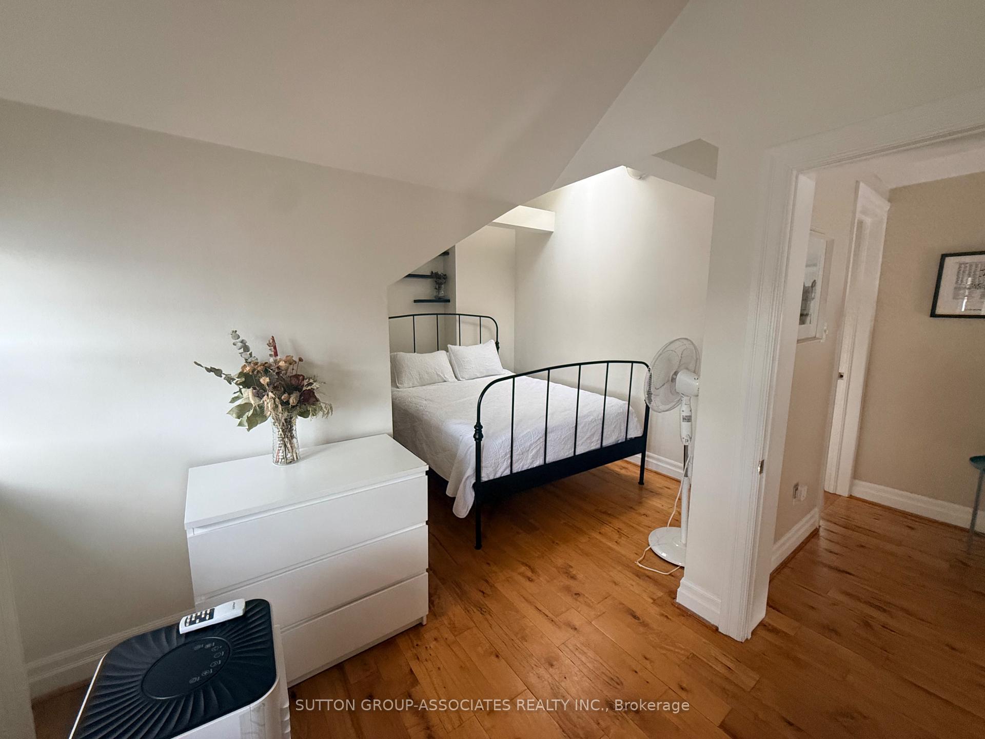 Photo 24 of Unit Upper, 184 Madison Avenue, Toronto, The Annex — HOMEH