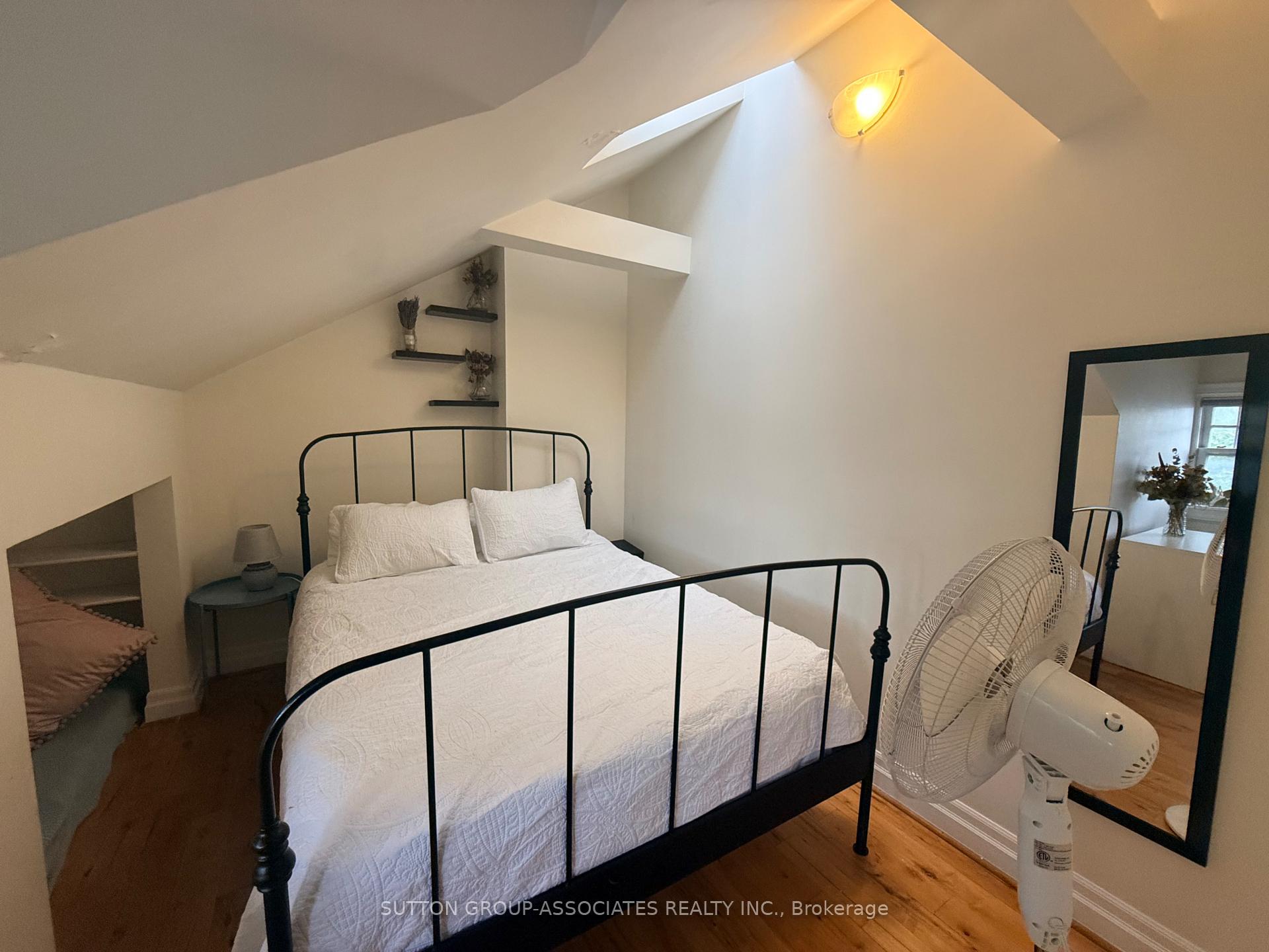 Photo 25 of Unit Upper, 184 Madison Avenue, Toronto, The Annex — HOMEH