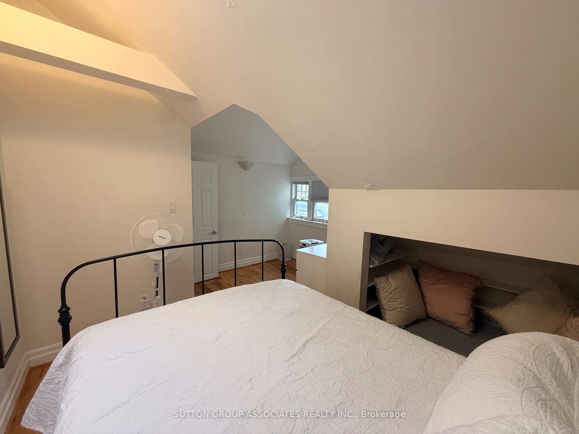 Photo 26 of Unit Upper, 184 Madison Avenue, Toronto, The Annex — HOMEH