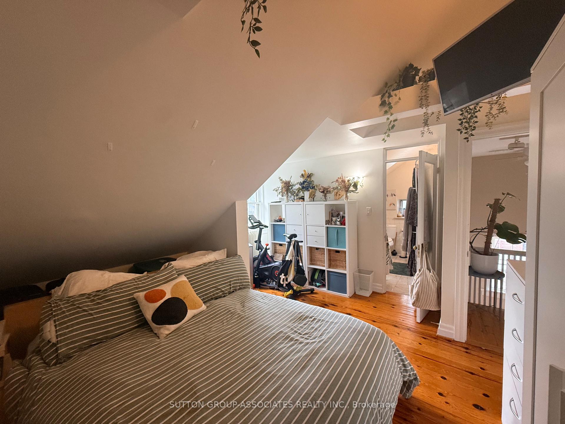 Photo 31 of Unit Upper, 184 Madison Avenue, Toronto, The Annex — HOMEH