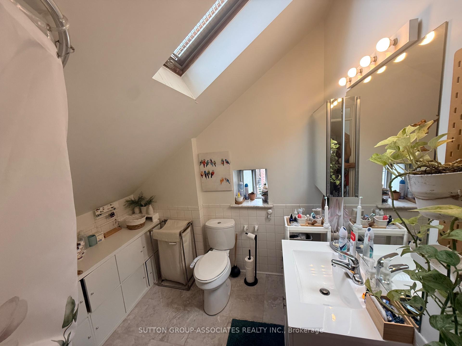 Photo 33 of Unit Upper, 184 Madison Avenue, Toronto, The Annex — HOMEH