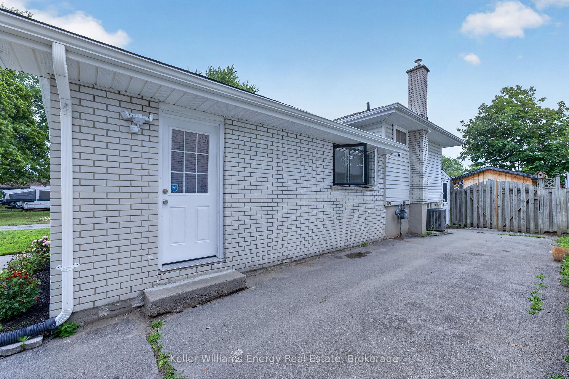 Photo 8 of 7 Glenarden Crescent, Belleville, Belleville Ward — HOMEH