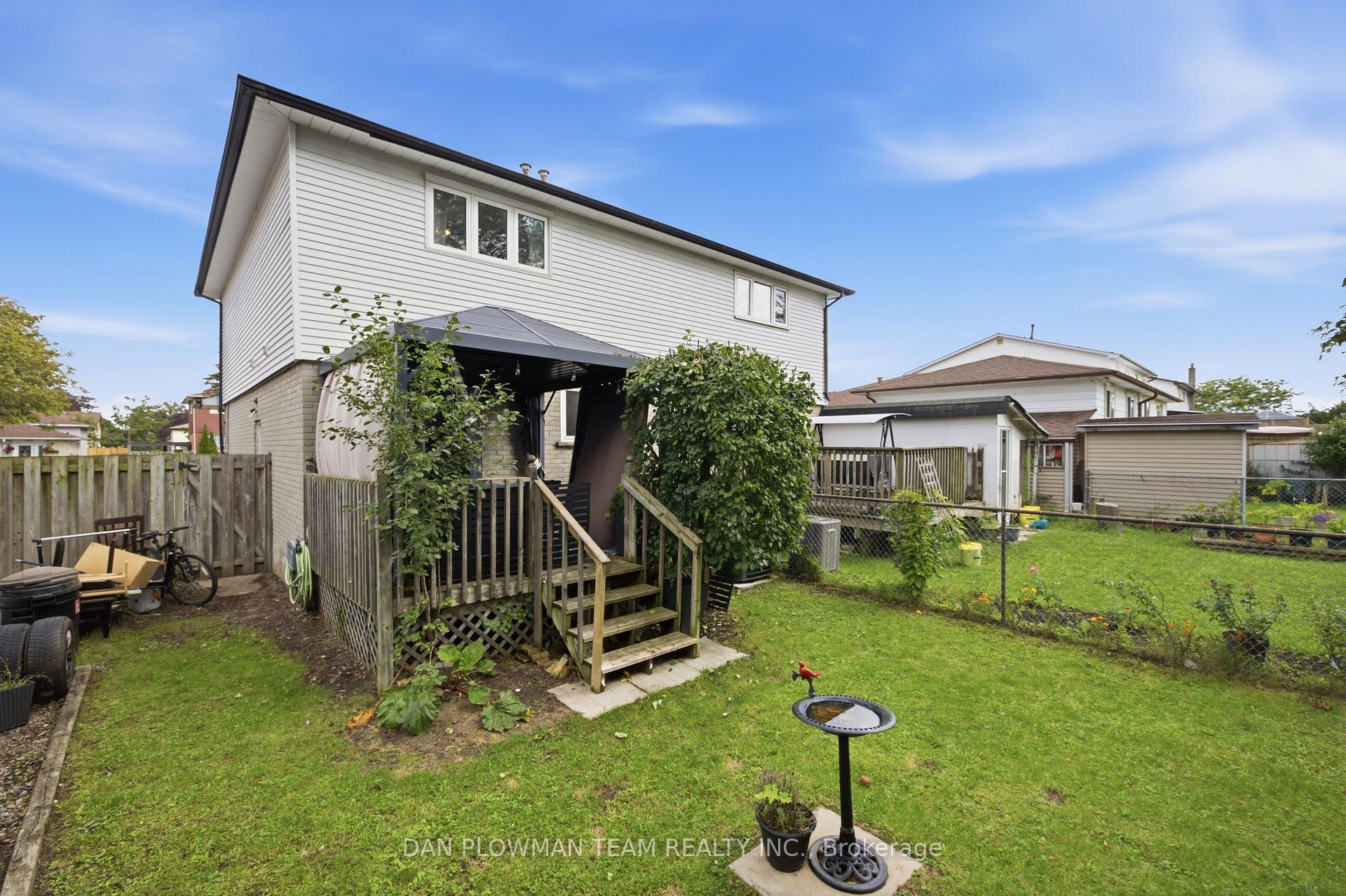 Photo 26 of 302 Vancouver Crescent, Oshawa, Vanier — HOMEH