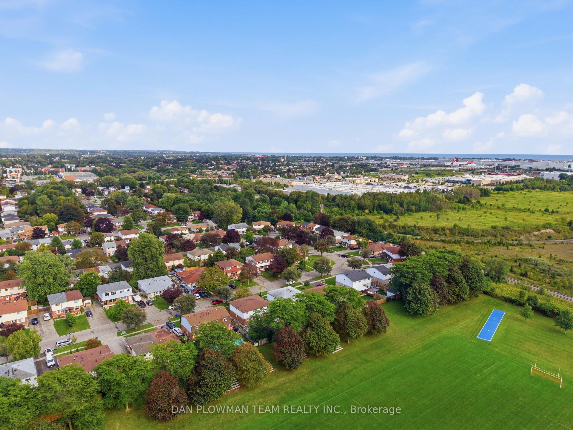 Photo 36 of 302 Vancouver Crescent, Oshawa, Vanier — HOMEH