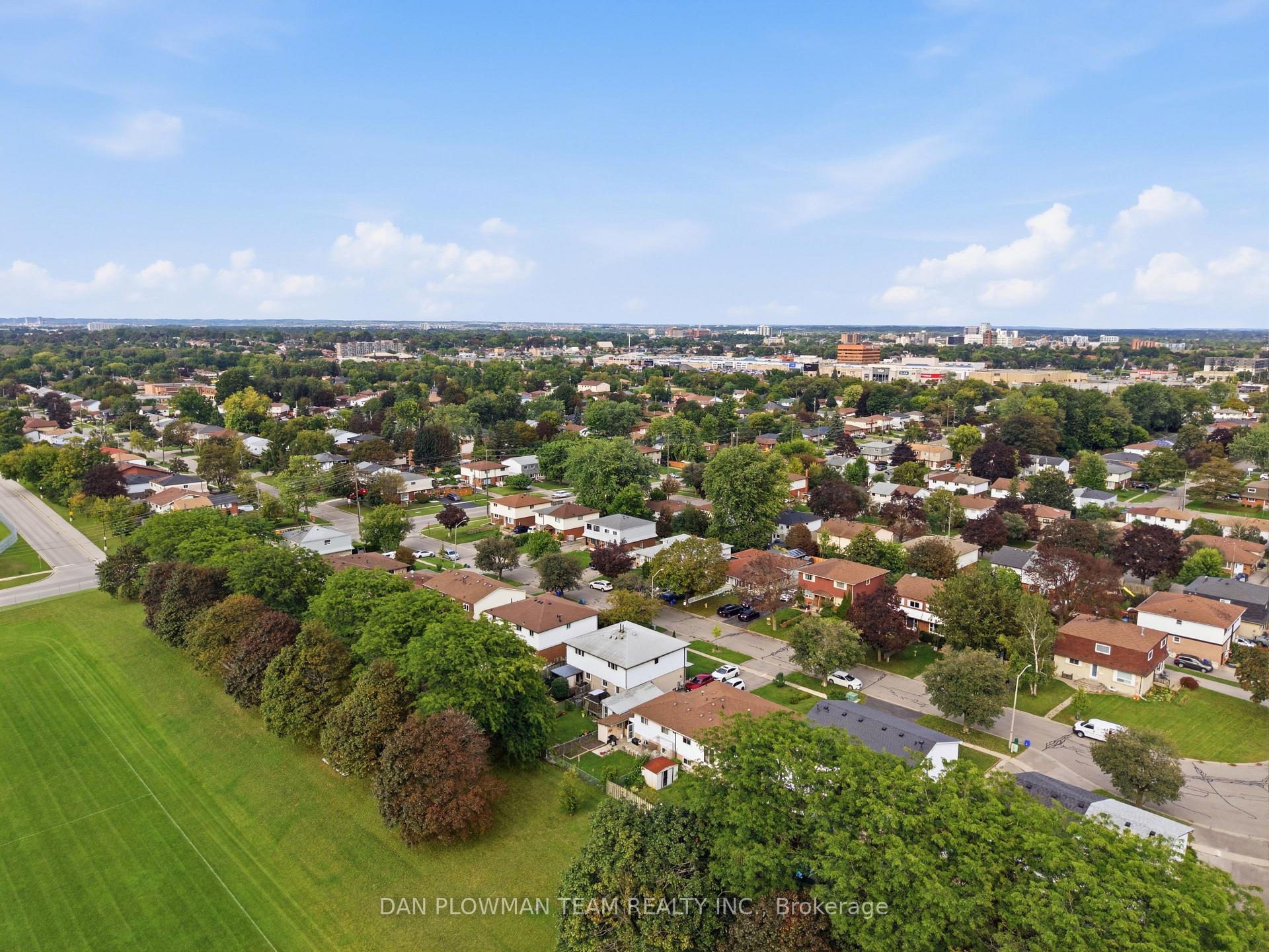 Photo 37 of 302 Vancouver Crescent, Oshawa, Vanier — HOMEH