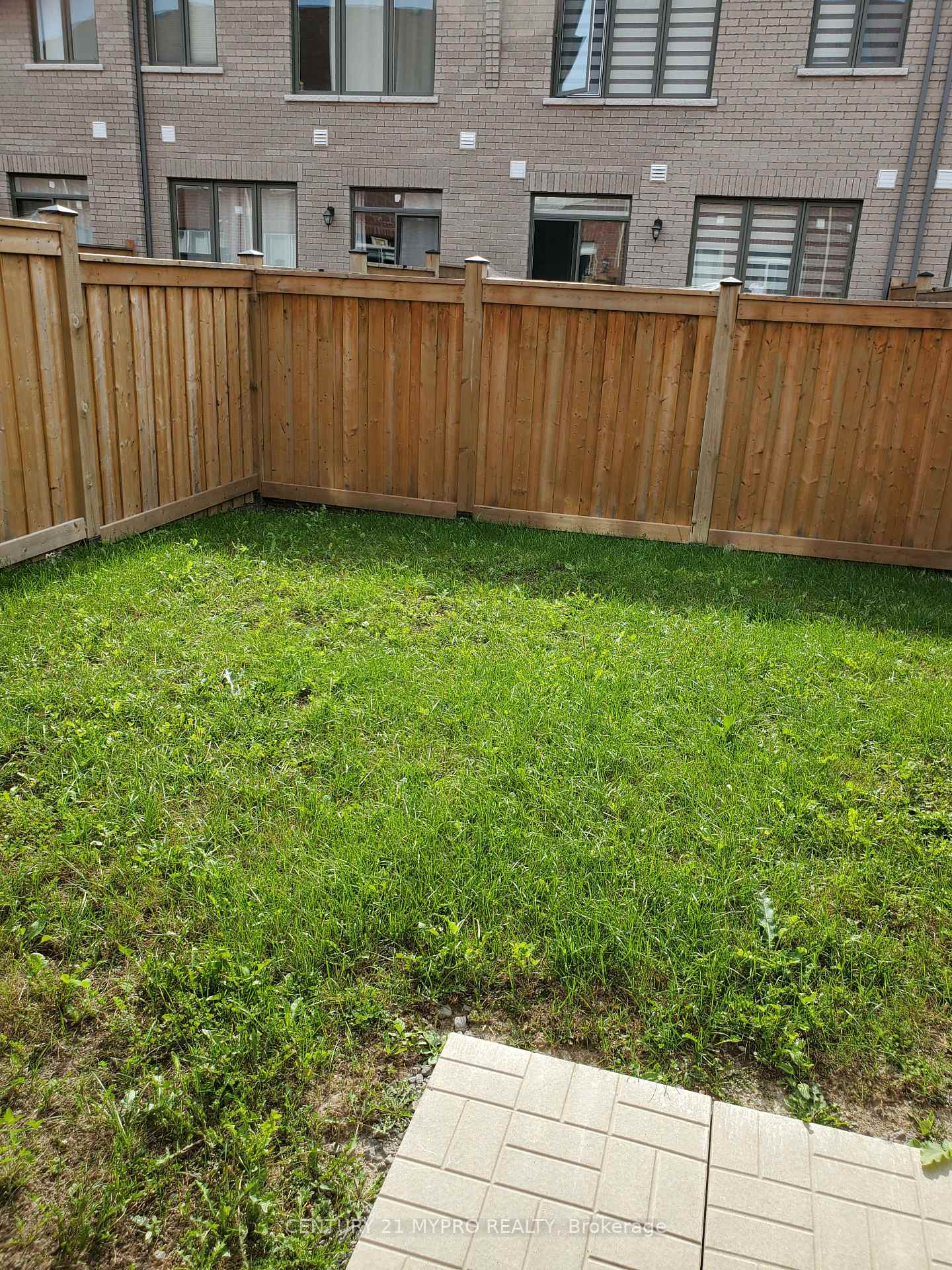 Photo 18 of 26 Marlborough Street, Whitby, Rolling Acres — HOMEH