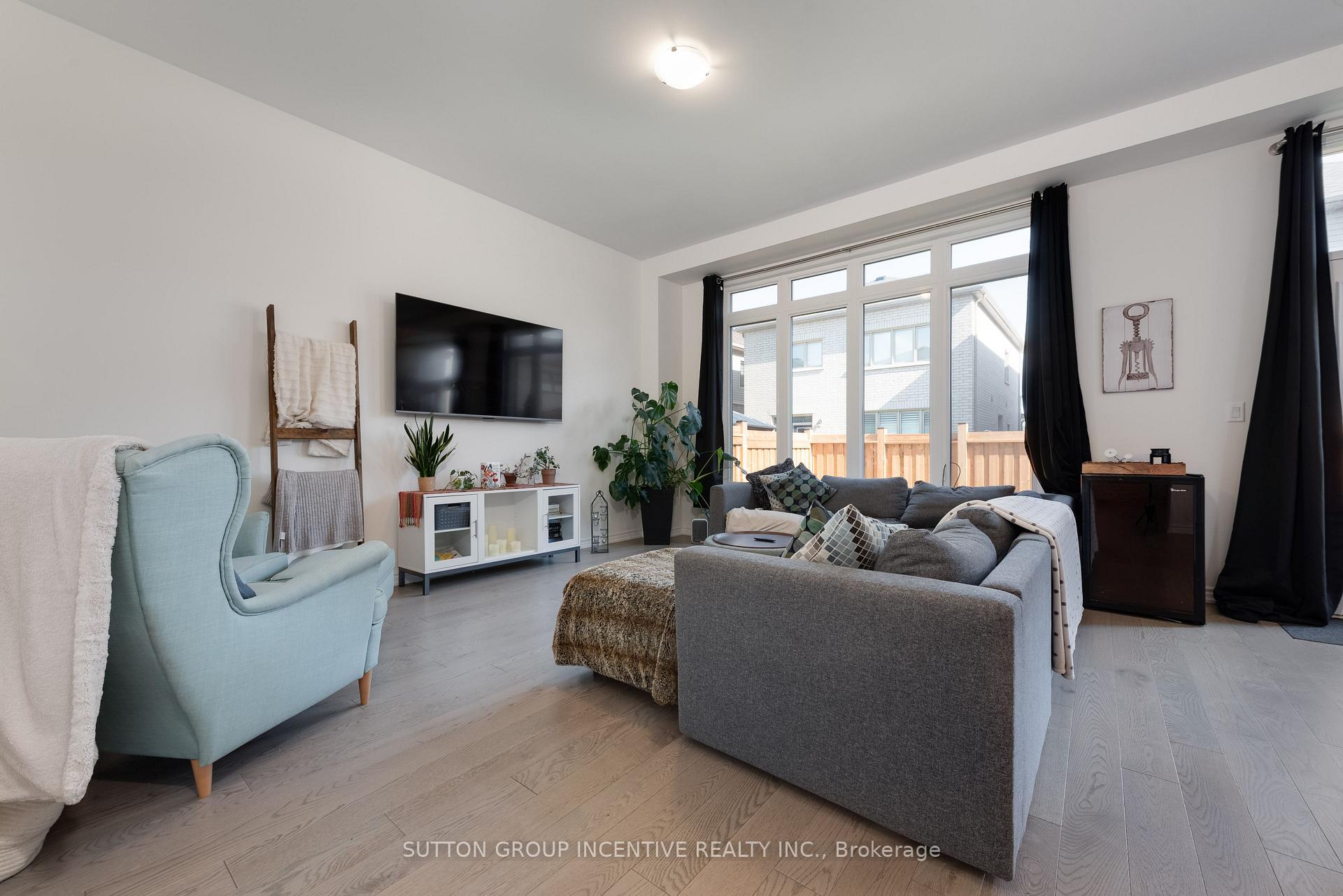Photo 5 of 84 Shepherd Drive, Barrie, Rural Barrie Southeast — HOMEH