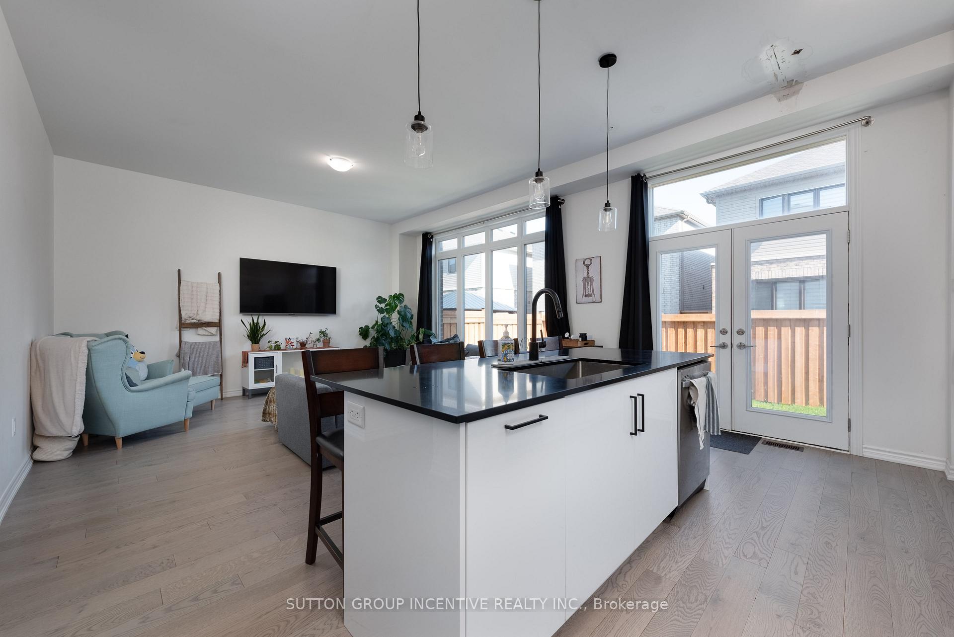 Photo 8 of 84 Shepherd Drive, Barrie, Rural Barrie Southeast — HOMEH