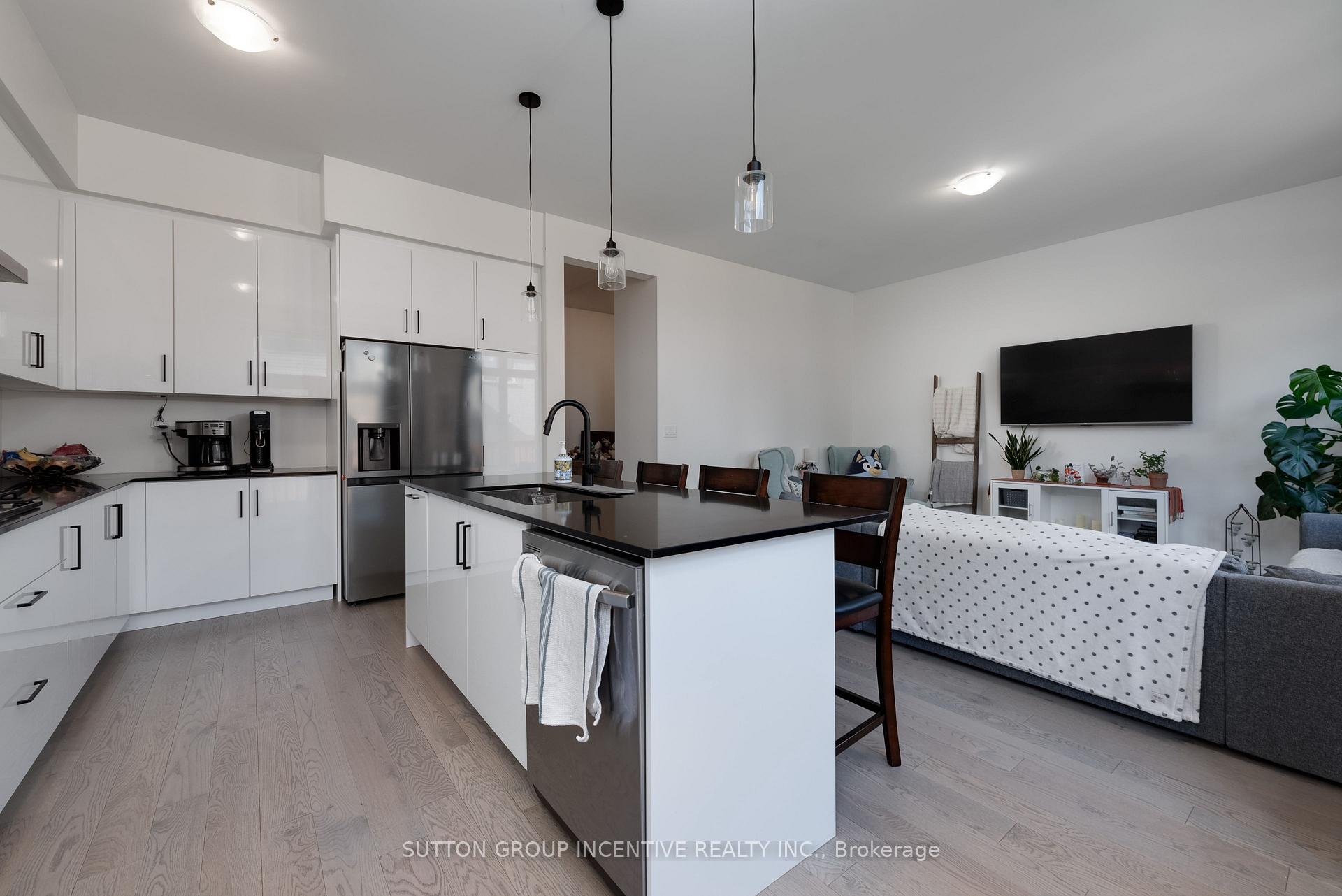 Photo 9 of 84 Shepherd Drive, Barrie, Rural Barrie Southeast — HOMEH