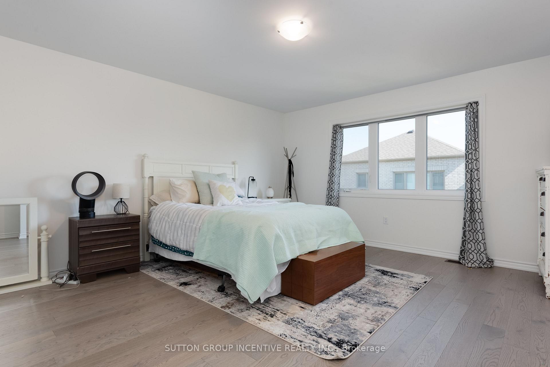 Photo 15 of 84 Shepherd Drive, Barrie, Rural Barrie Southeast — HOMEH