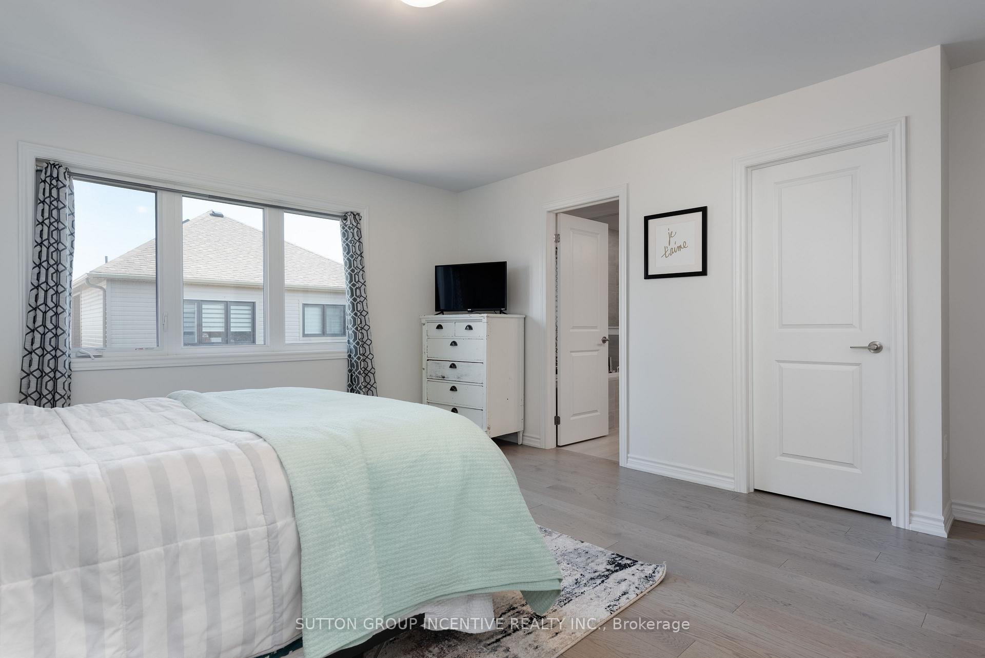 Photo 16 of 84 Shepherd Drive, Barrie, Rural Barrie Southeast — HOMEH
