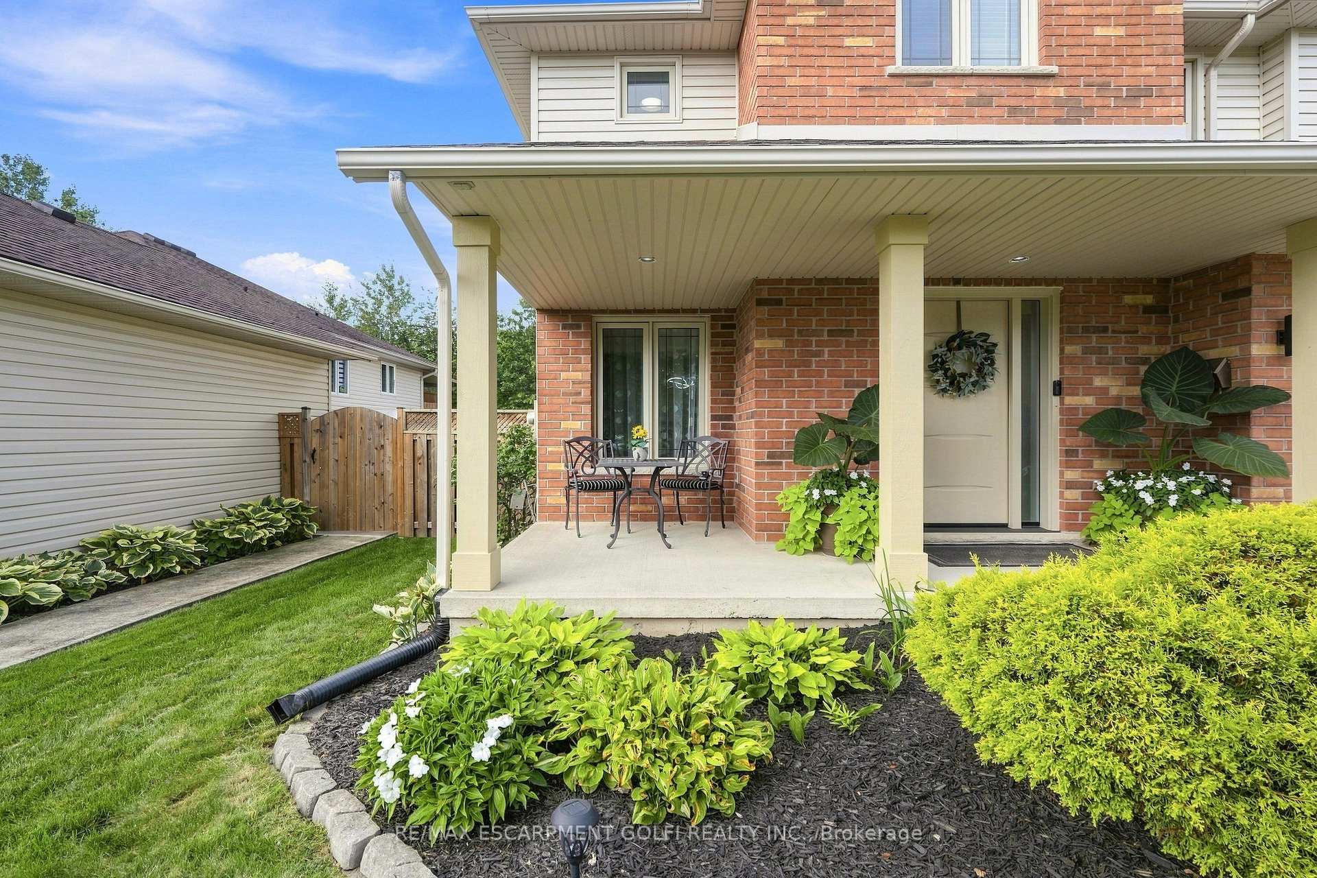 Photo 3 of 325 Foxtail Avenue, Welland, West Welland — HOMEH
