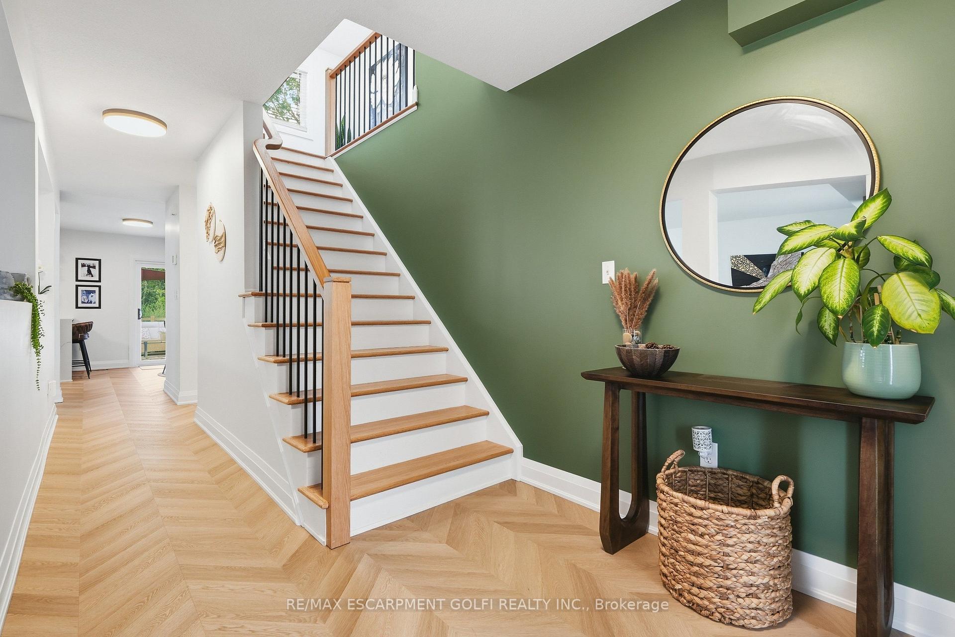 Photo 4 of 325 Foxtail Avenue, Welland, West Welland — HOMEH