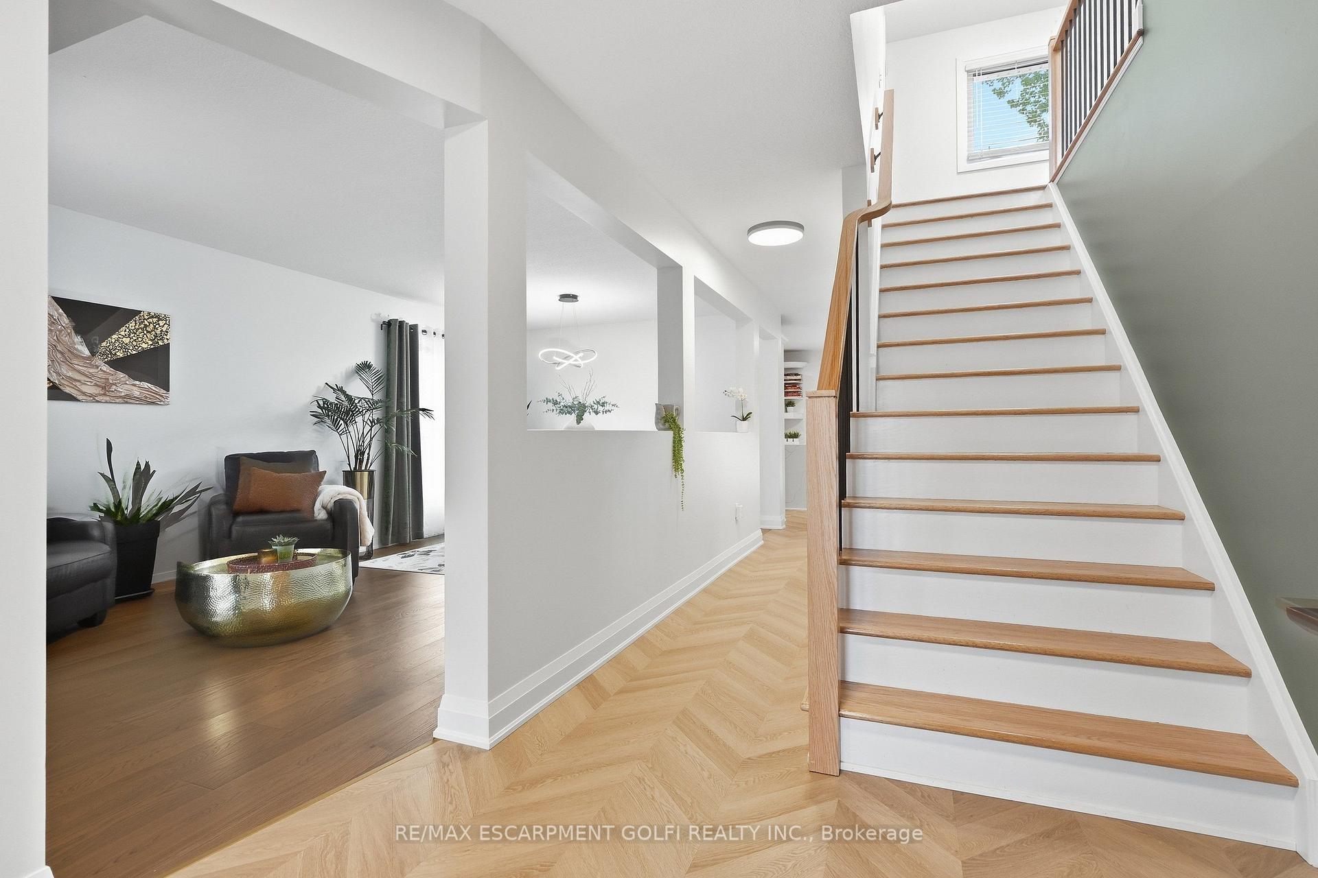 Photo 5 of 325 Foxtail Avenue, Welland, West Welland — HOMEH
