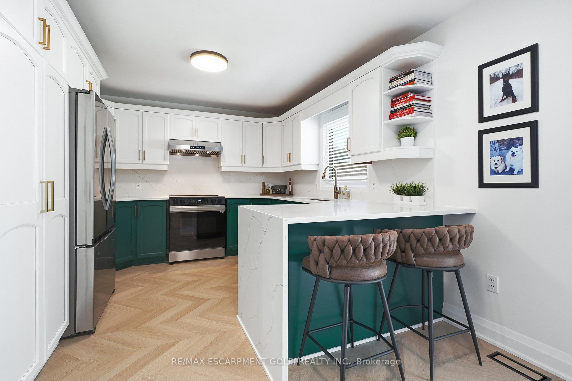 Photo 11 of 325 Foxtail Avenue, Welland, West Welland — HOMEH