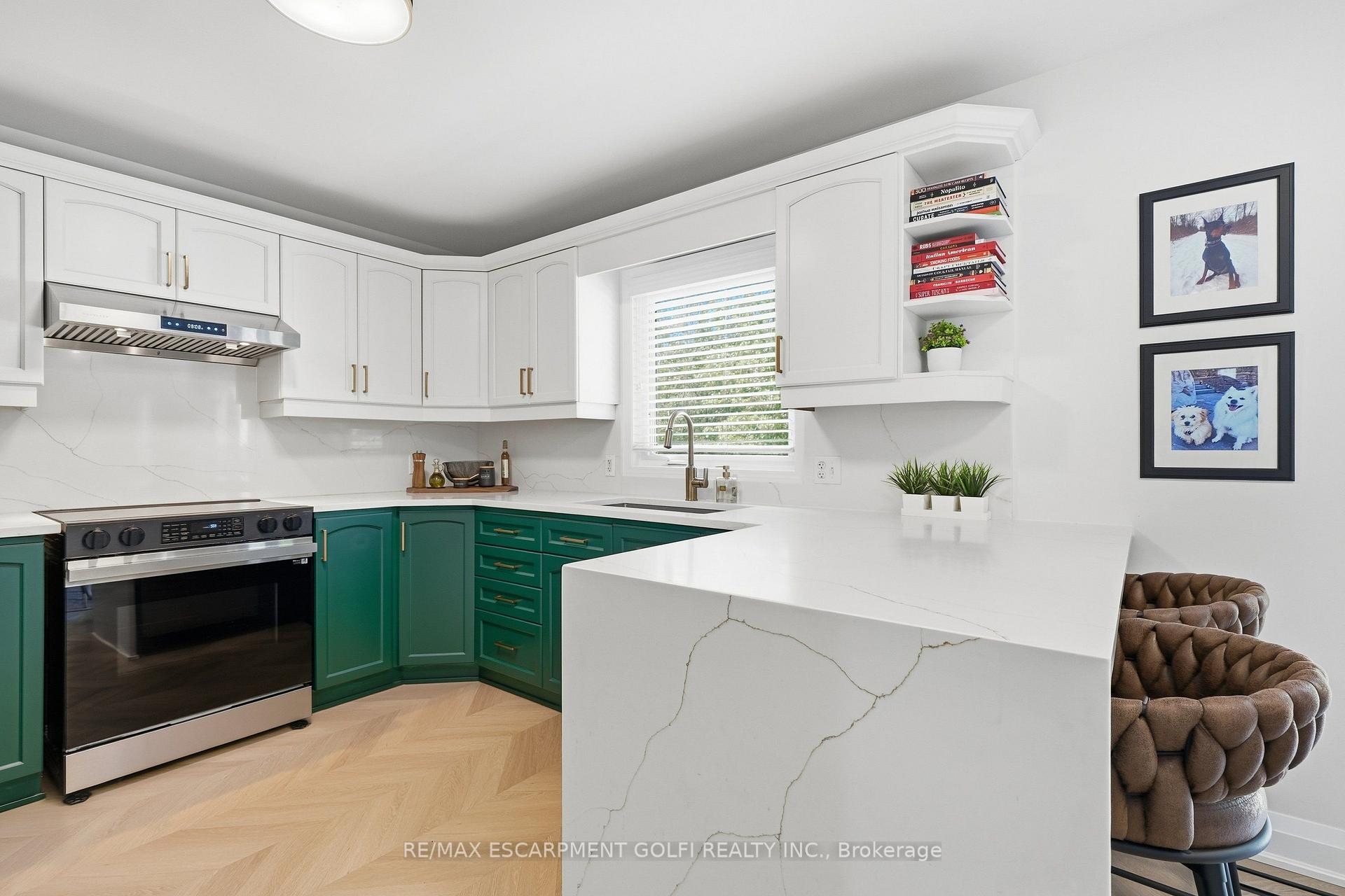 Photo 13 of 325 Foxtail Avenue, Welland, West Welland — HOMEH