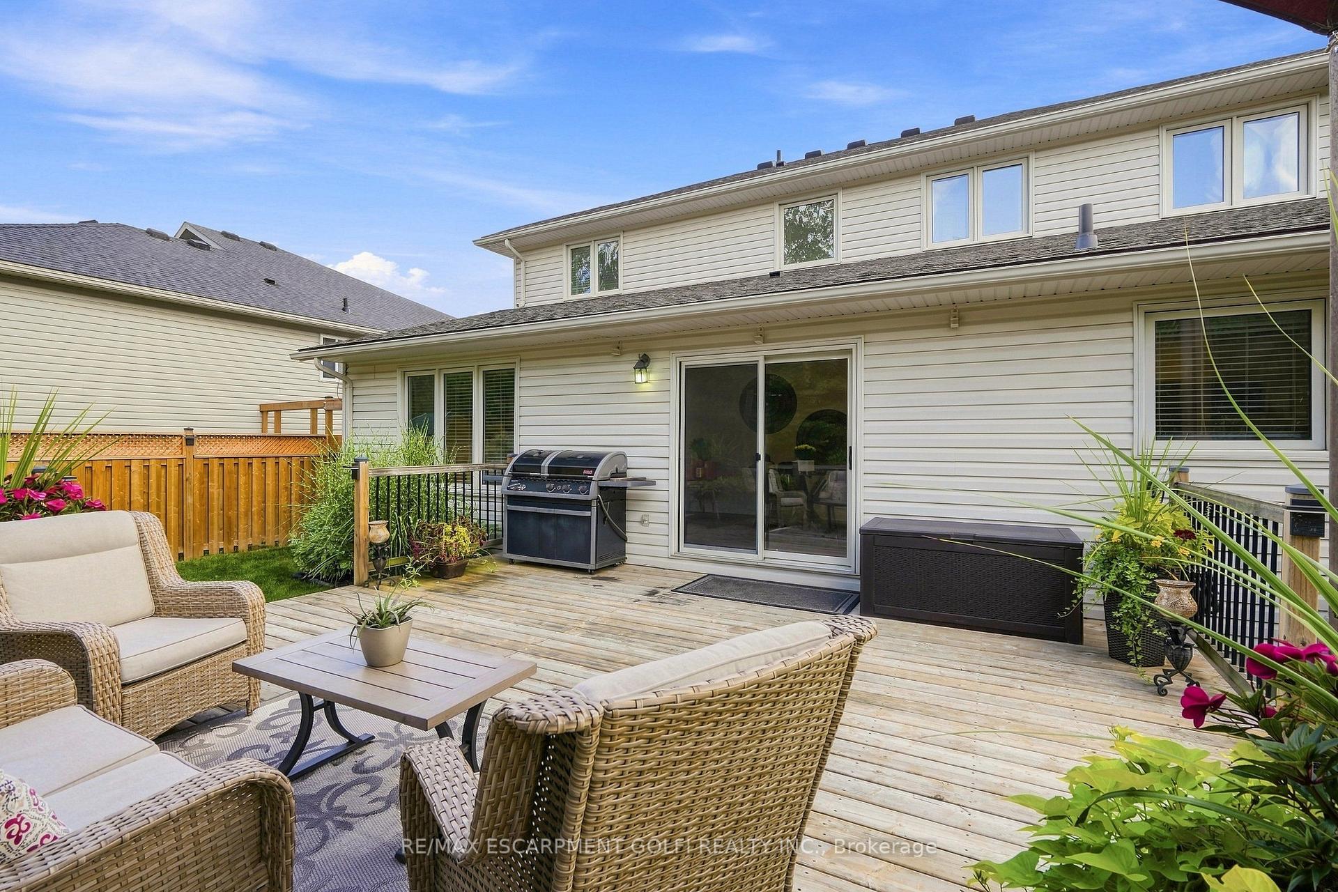 Photo 33 of 325 Foxtail Avenue, Welland, West Welland — HOMEH