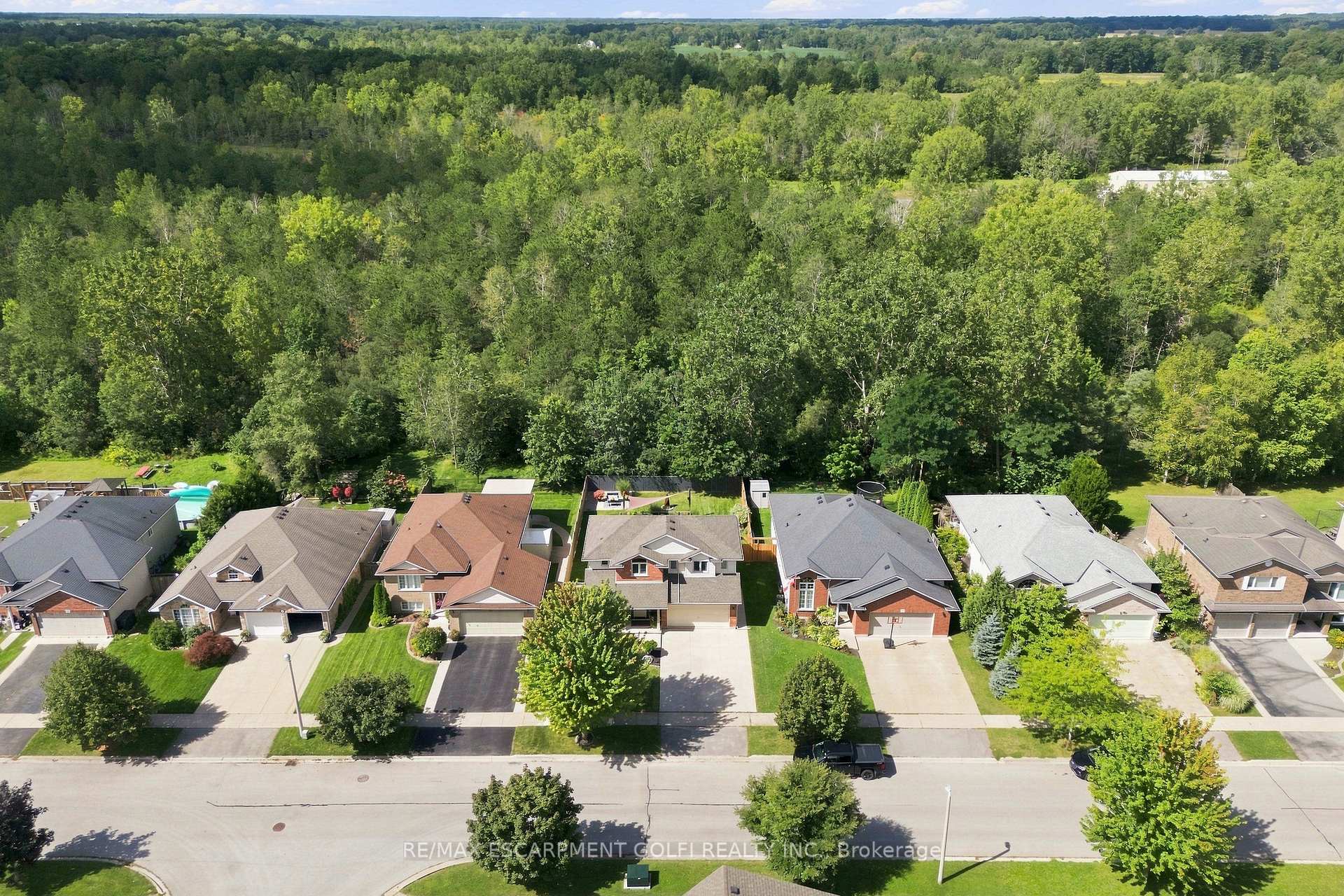 Photo 40 of 325 Foxtail Avenue, Welland, West Welland — HOMEH