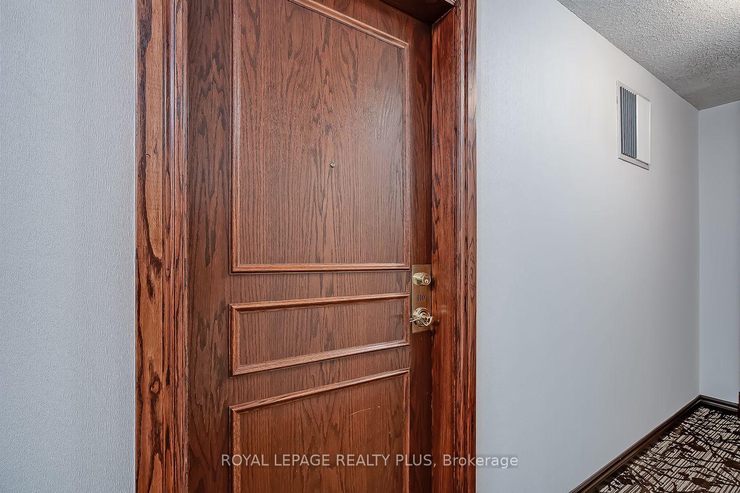 Photo 8 of Unit 1101, 2585 Erin Centre Boulevard, Mississauga, Central Erin Mills — HOMEH