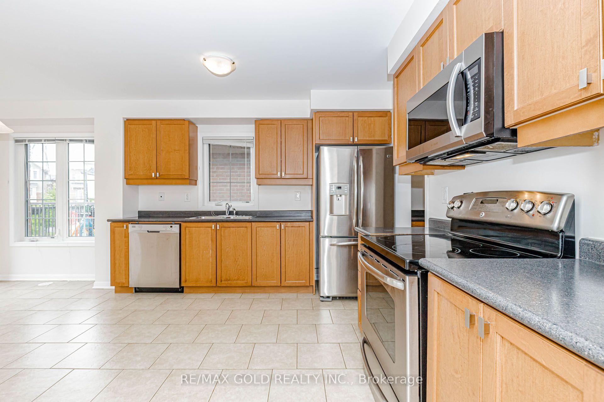 Photo 13 of 2486 William Jackson Drive, Pickering, Duffin Heights — HOMEH
