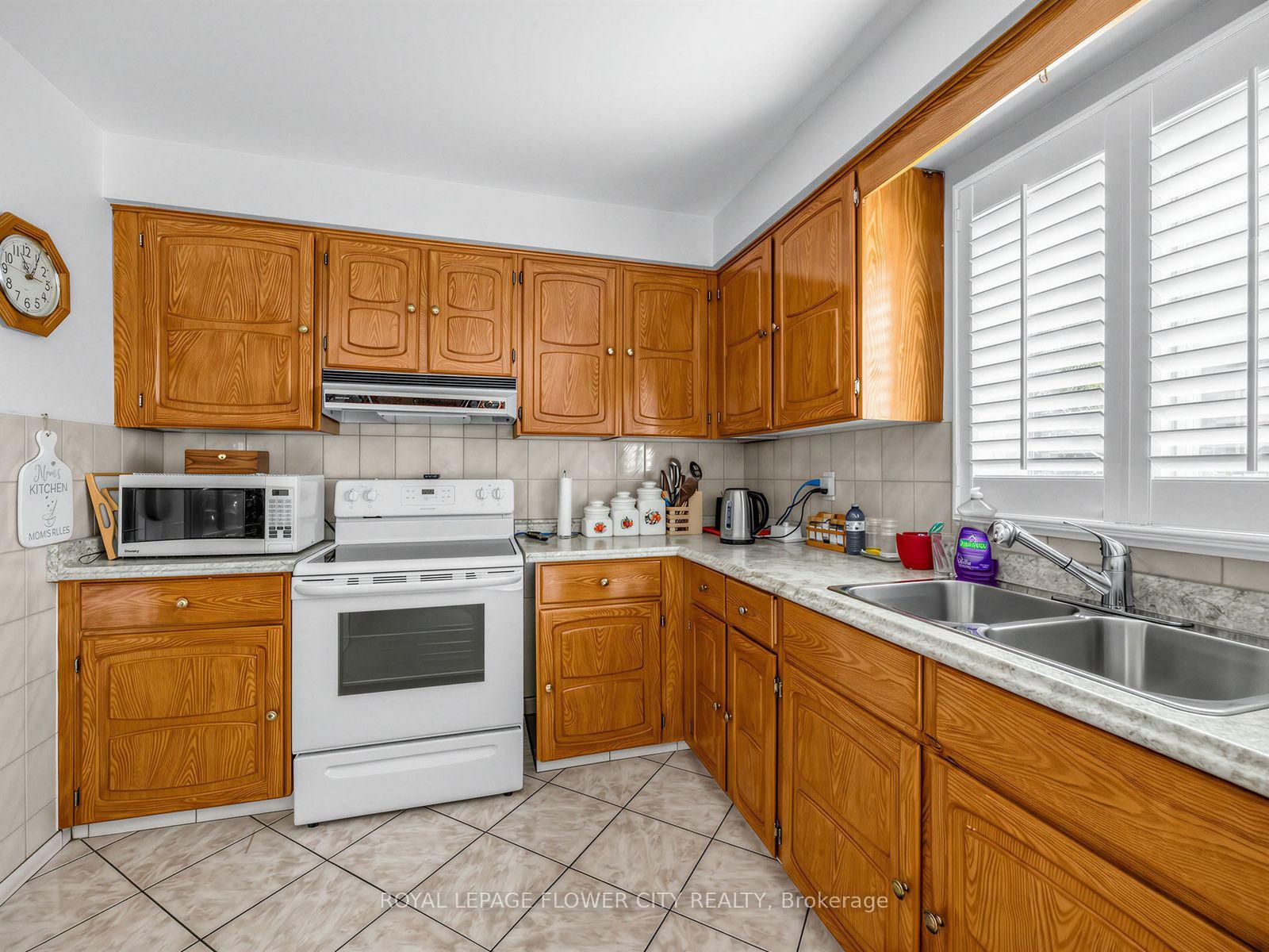 Photo 14 of 247 Vodden Street W, Brampton, Brampton West — HOMEH