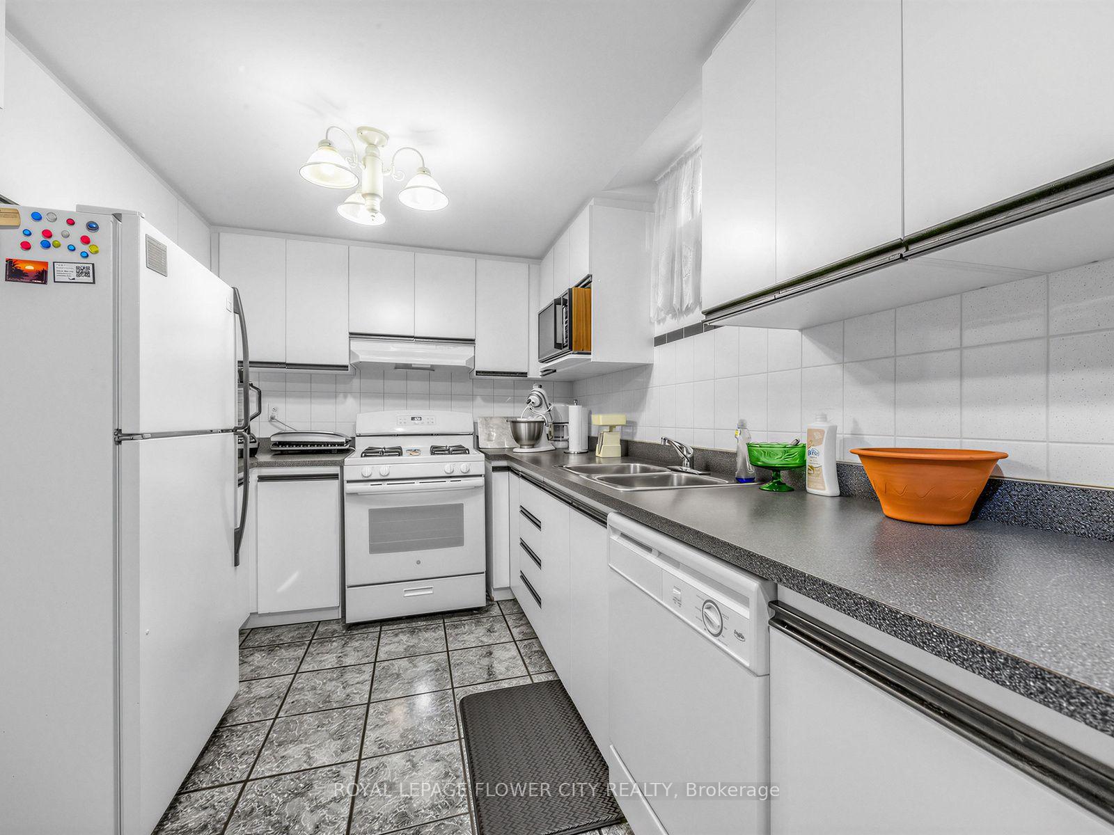 Photo 32 of 247 Vodden Street W, Brampton, Brampton West — HOMEH
