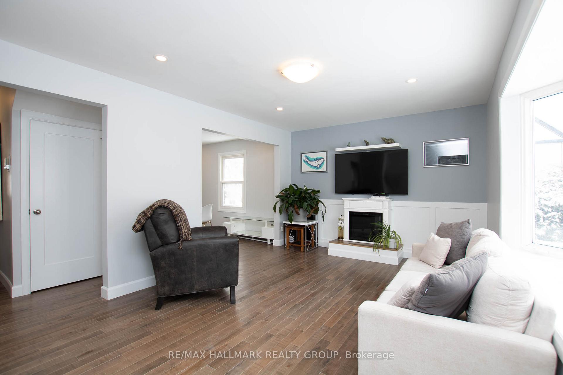 Photo 6 of 929 Merivale Road, Ottawa, Carlington — HOMEH